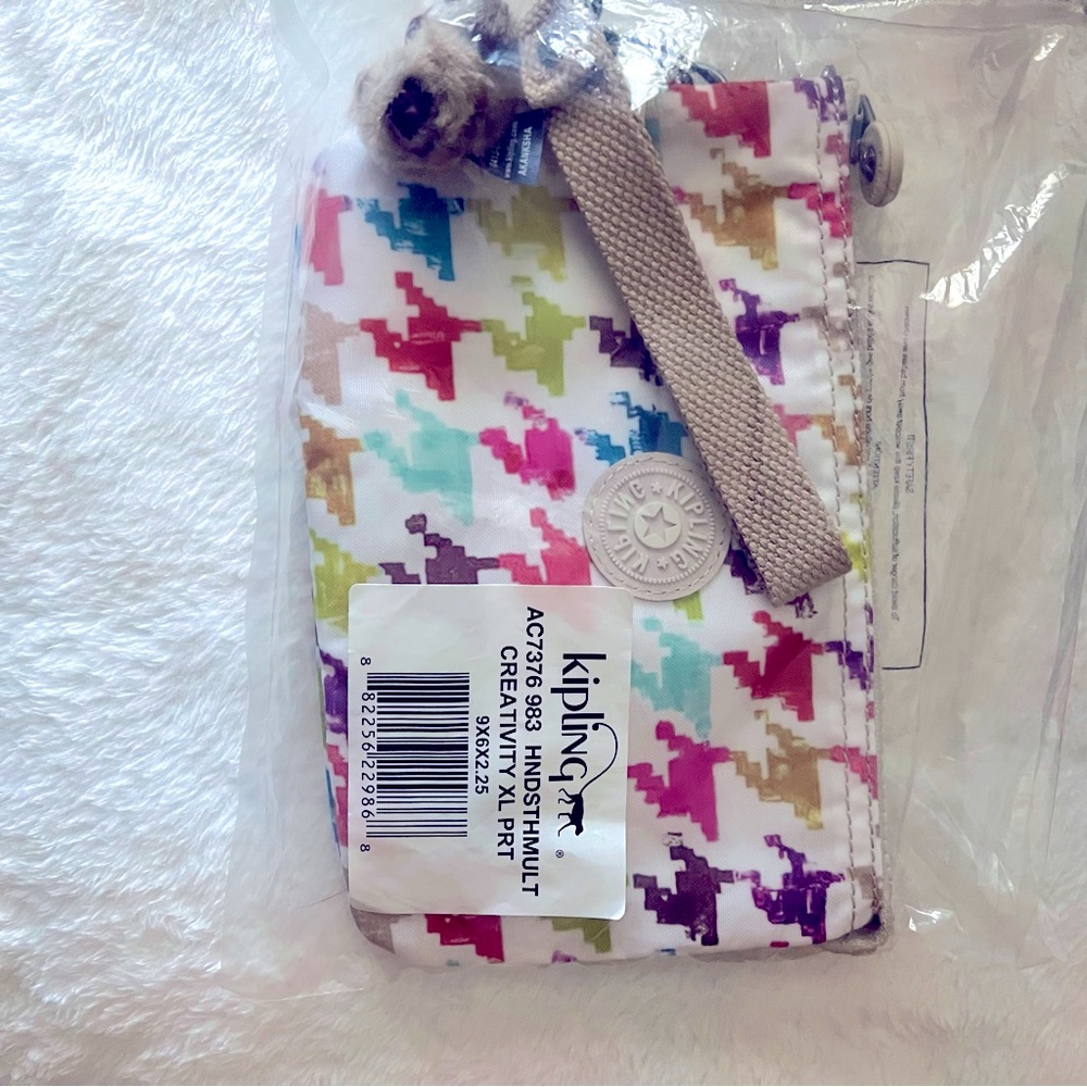 NWT Kipling Creativity XL Makeup bag. Multicolor